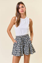 Load image into Gallery viewer, Floral Drawstring Wide Leg Shorts