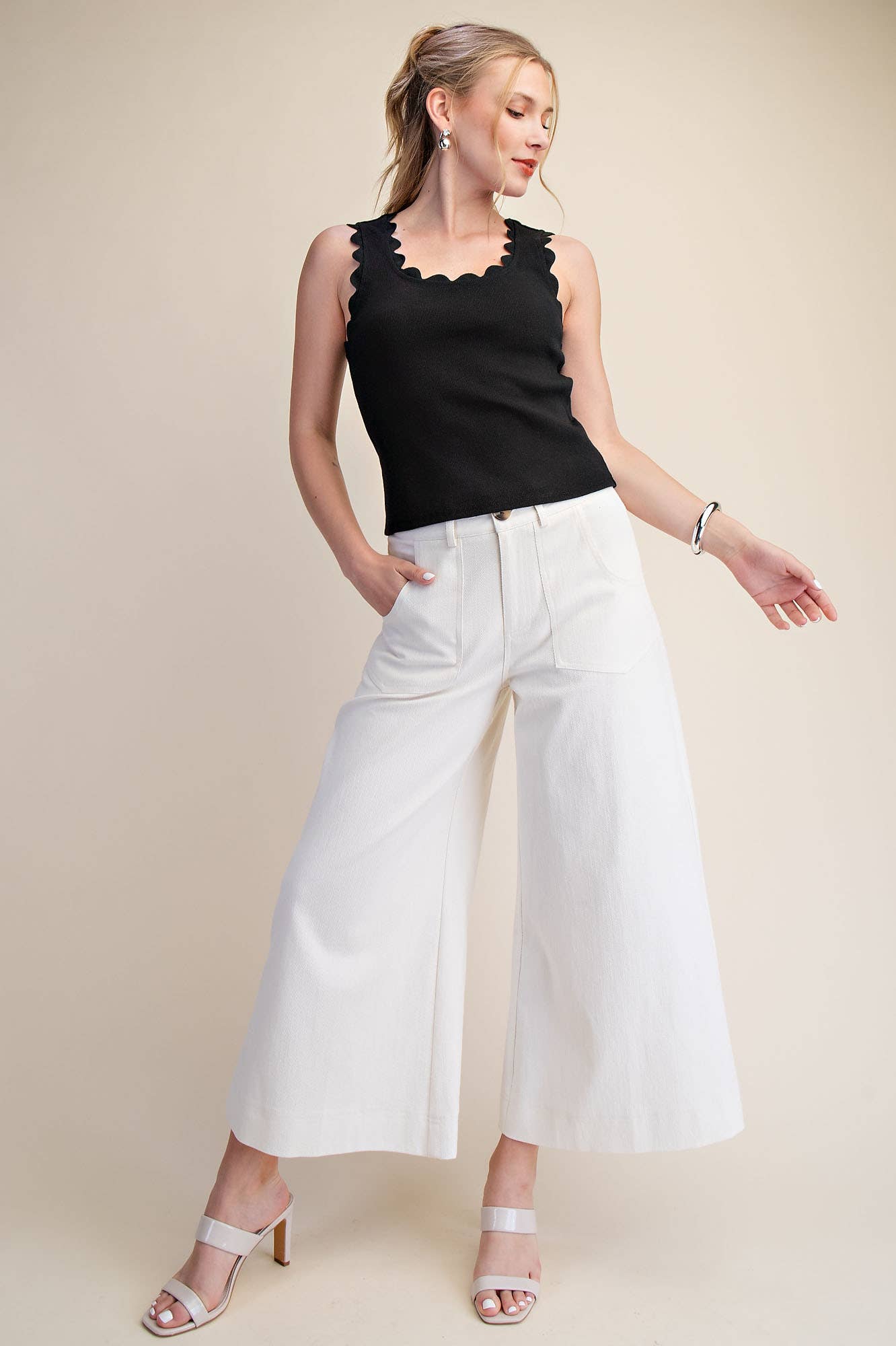Scallop Scoop Neck Sleeveless Knit Top