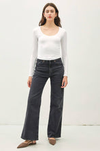 Load image into Gallery viewer, Fitted Basic Scoop Neck Long Sleeve Top
