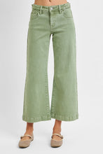 Load image into Gallery viewer, Mid Rise TC Crop Wide Leg Jeans
