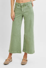 Load image into Gallery viewer, Mid Rise TC Crop Wide Leg Jeans
