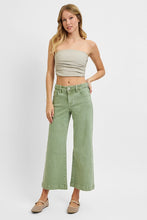 Load image into Gallery viewer, Mid Rise TC Crop Wide Leg Jeans
