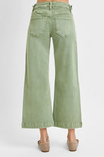 Load image into Gallery viewer, Mid Rise TC Crop Wide Leg Jeans
