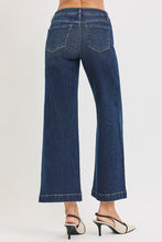 Load image into Gallery viewer, Mid Rise Crop Front Seam Wide Jeans
