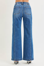 Load image into Gallery viewer, High Rise Curved Seam Wide Leg Jeans
