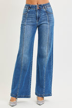 Load image into Gallery viewer, High Rise Curved Seam Wide Leg Jeans

