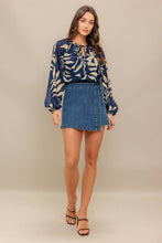 Load image into Gallery viewer, Textured Burnout Tassel Front Top
