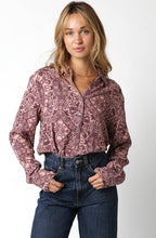 Load image into Gallery viewer, Collared Button Down Abstract Top
