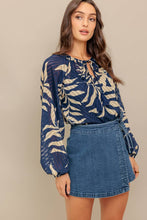 Load image into Gallery viewer, Textured Burnout Tassel Front Top
