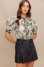 Load image into Gallery viewer, Collared Contrast Trim Woven Top
