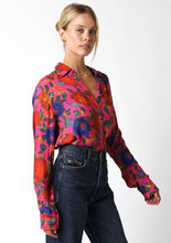 Load image into Gallery viewer, Silky Button Down Floral Top
