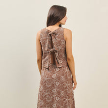 Load image into Gallery viewer, Floral Embroidered Sleeveless Top
