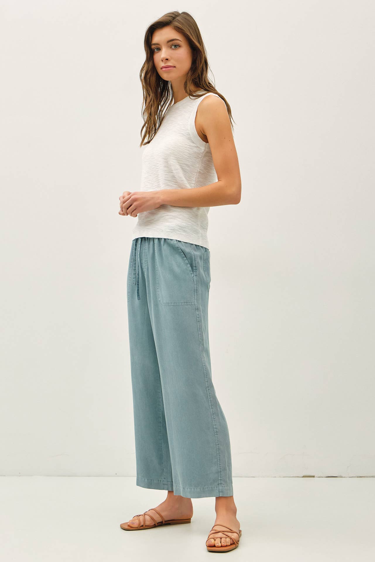 Round Neck Sleeveless Slub Knit Top
