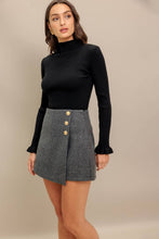 Load image into Gallery viewer, Woven Three Button Skort
