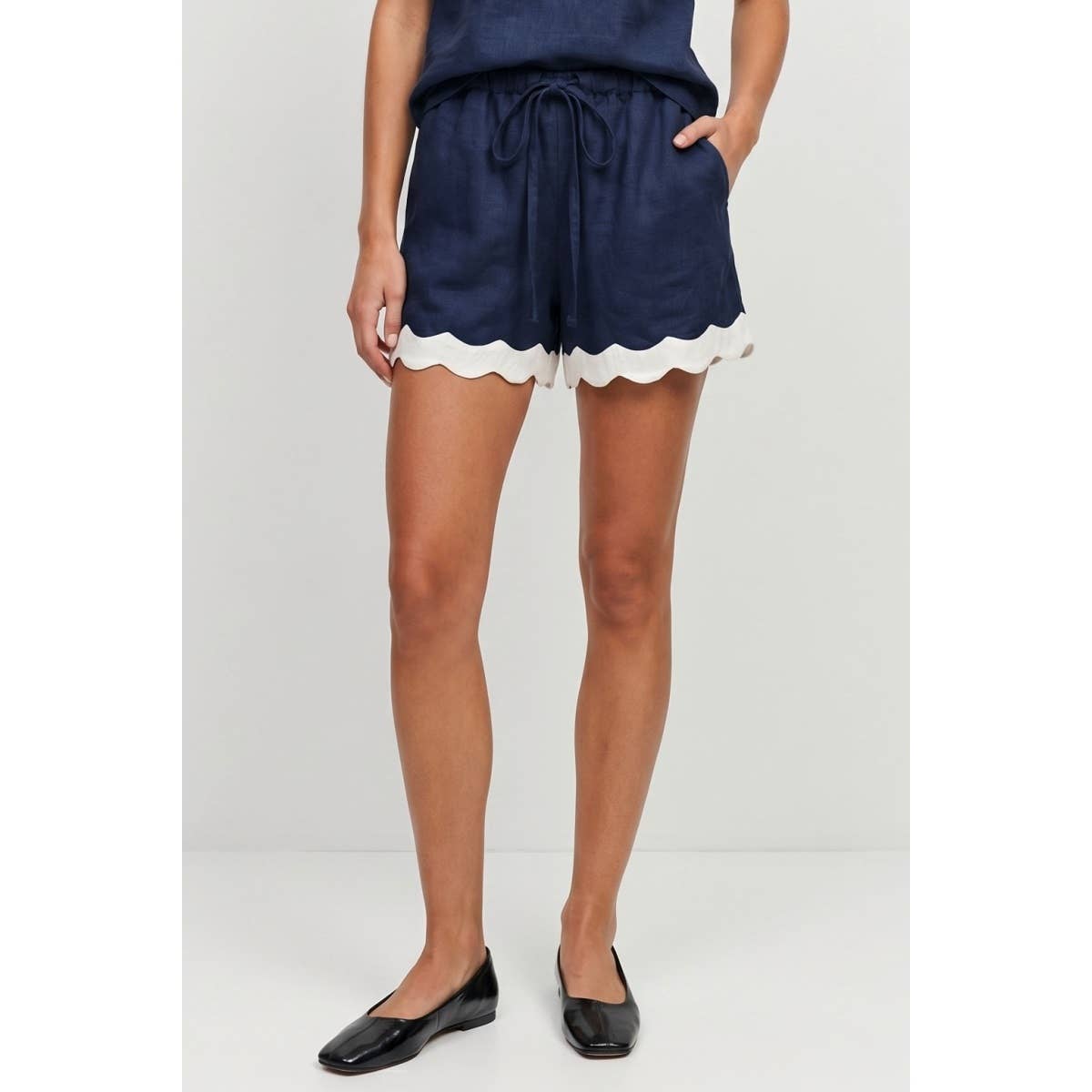 Scallop Trim Linen Blend Shorts