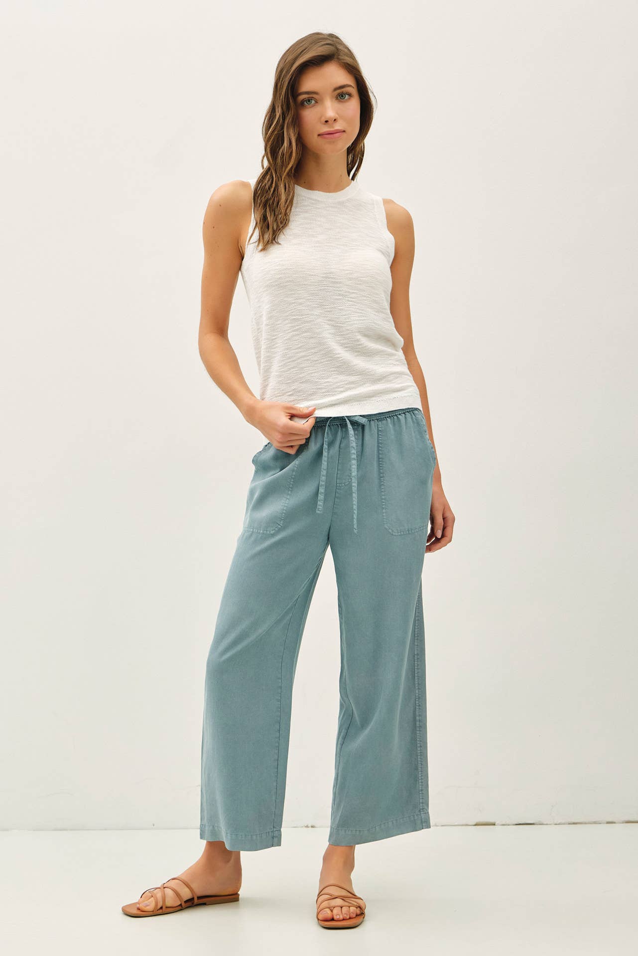 Round Neck Sleeveless Slub Knit Top