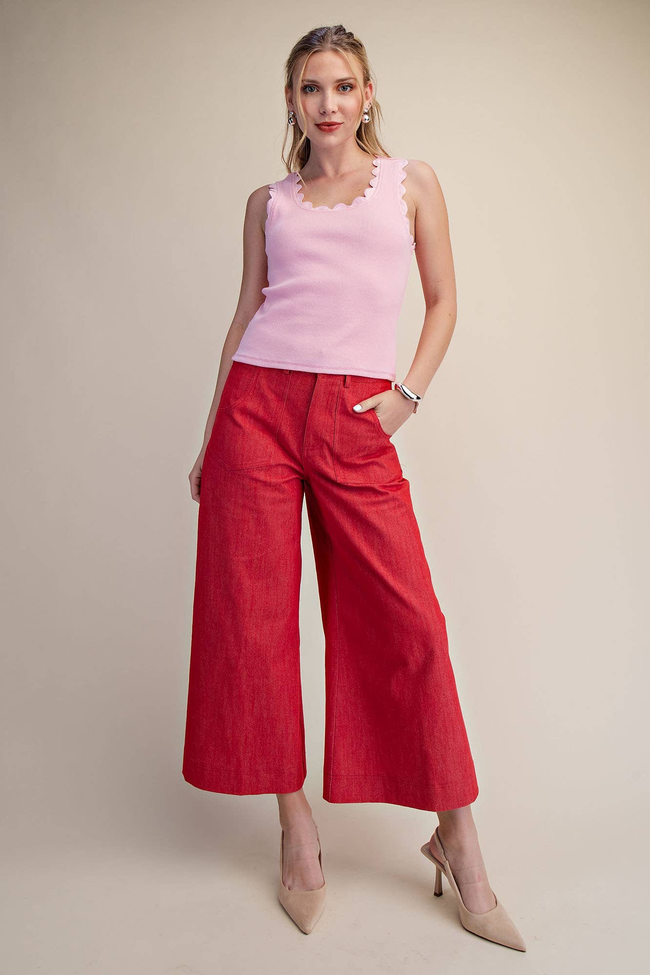 Scallop Scoop Neck Sleeveless Knit Top
