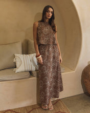 Load image into Gallery viewer, Floral Embroidered Sleeveless Top
