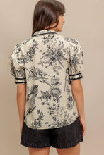 Load image into Gallery viewer, Collared Contrast Trim Woven Top
