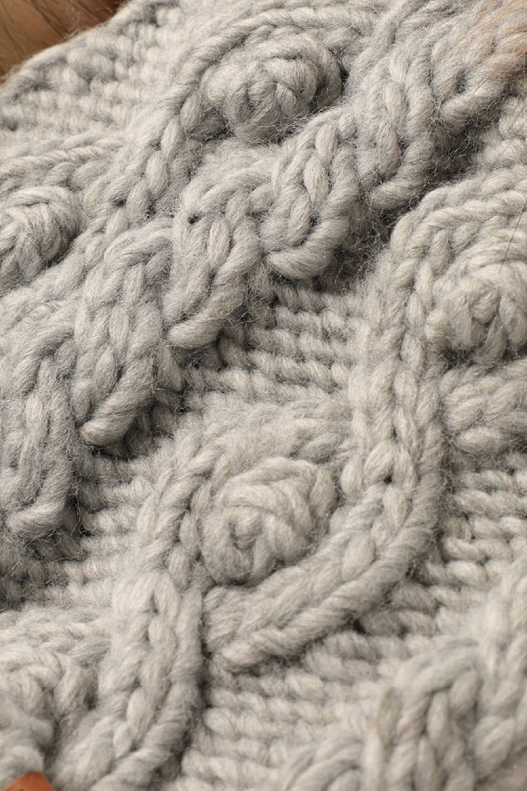 Popcorn Trim Knit Beanie w Faux Fur Pom